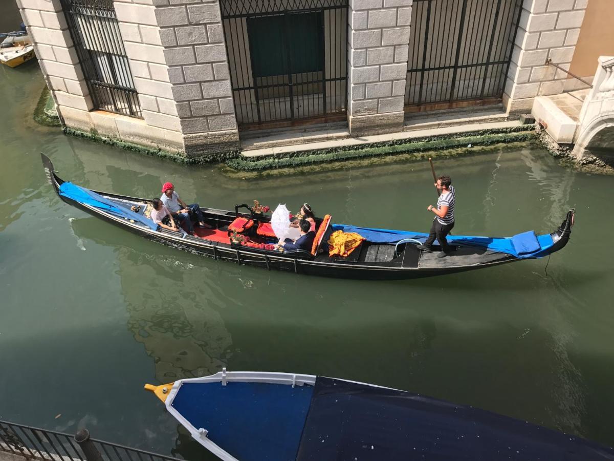 B&B Al Teatro With Canal View Венеція Екстер'єр фото